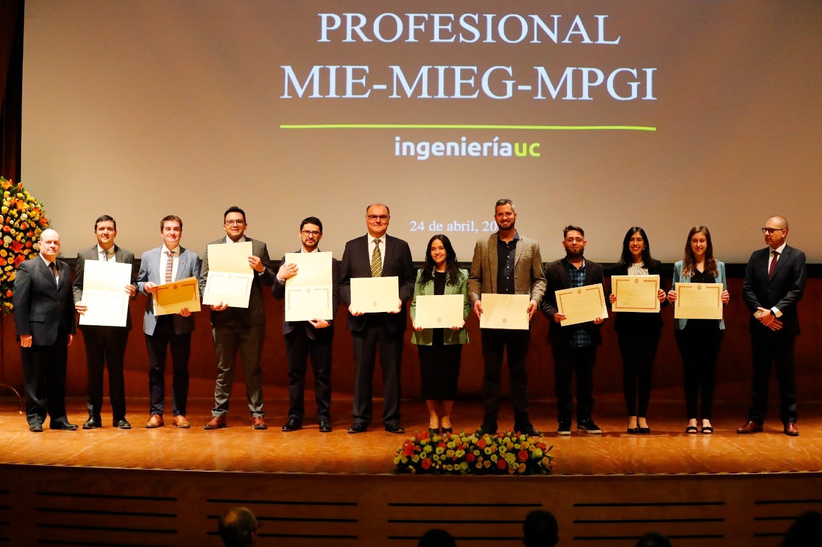 Ceremonia de Magíster Profesionales: celebrando a nuestros Graduados del MIE-UC 2024