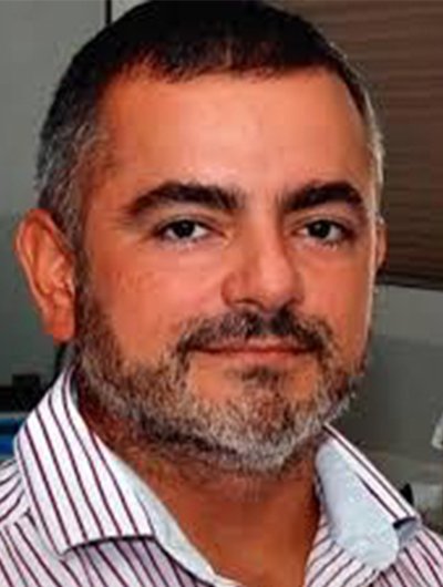 Profesor César Saez.