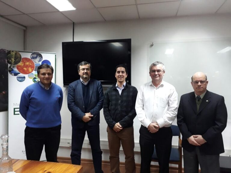 Con el tema «Análisis de Factibilidad Técnica y Económica del uso de Energía Solar como fuente de Energía para sistemas de impulsión de agua de mar en la Industria Minera»; Gabriel Ortiz se convierte en un nuevo graduado del MIE-UC