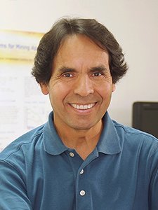 Profesor Amador Guzmán.
