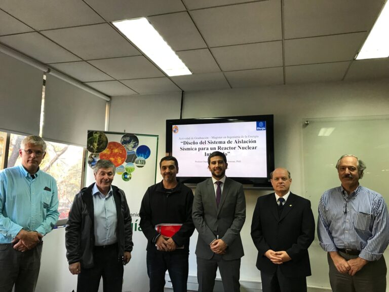 RONNIER BIRR CORONADO se convierte en nuevo graduado del Magíster en Ingeniería de la Energía de la Pontificia Universidad Católica de Chile.