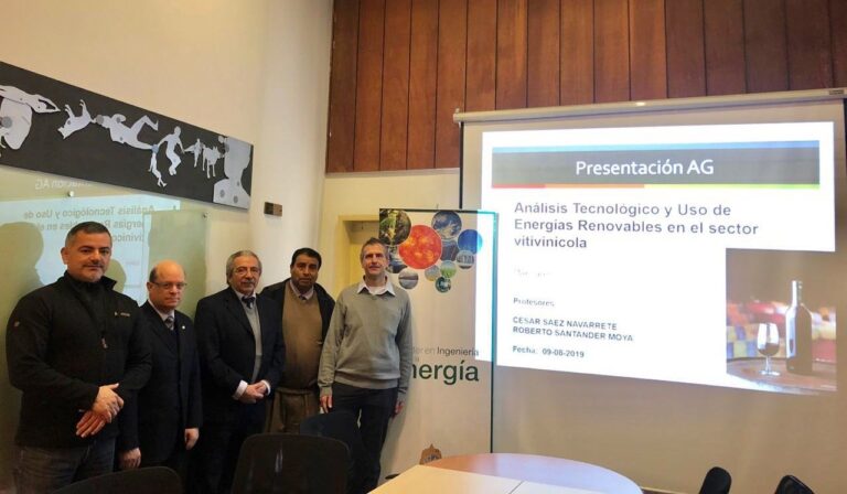 Maximilian Sailer se convierte en nuevo graduado del Magíster en Ingeniería de la Energía de la Pontificia Universidad Católica de Chile.