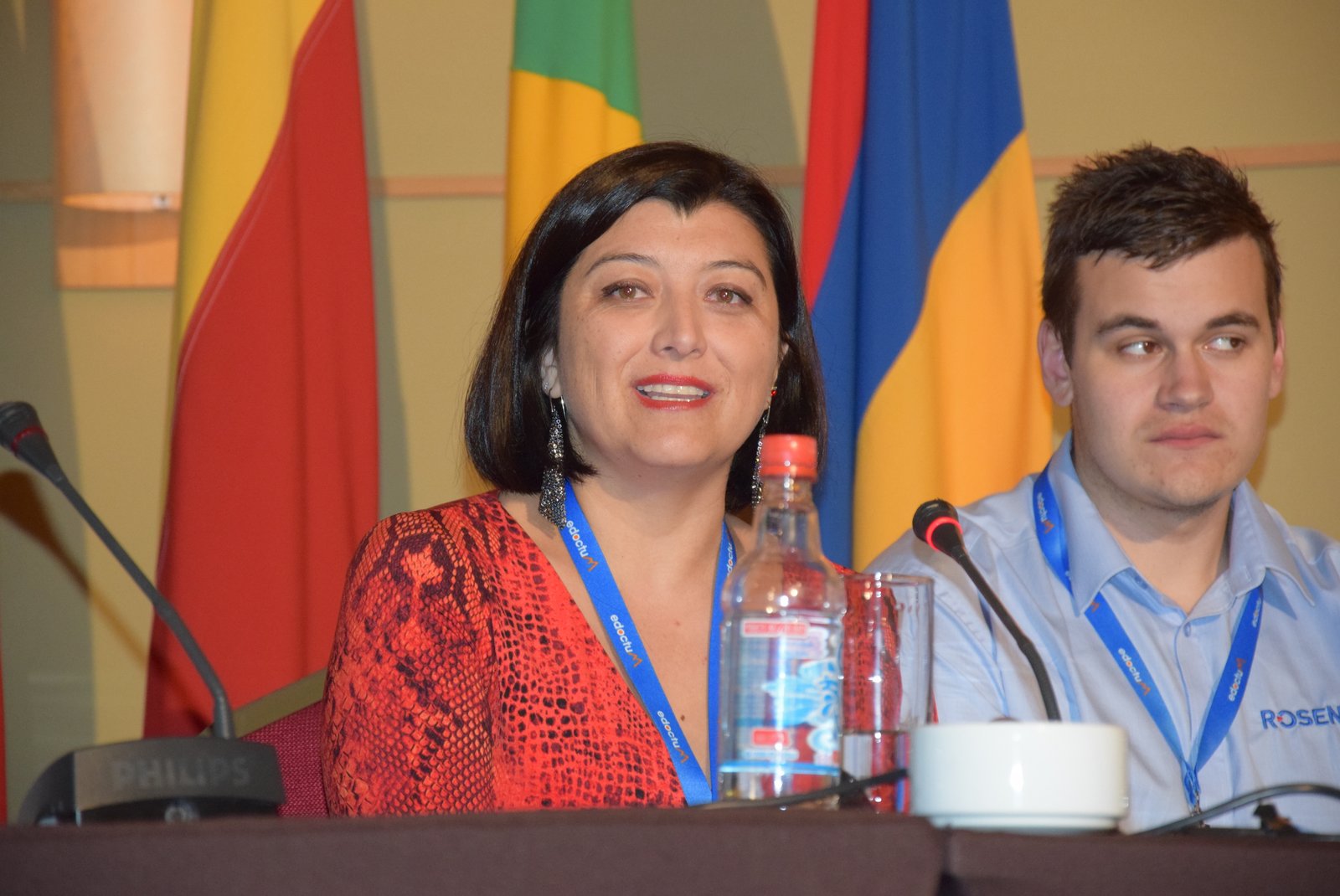 Carla Tapia, alumna egresada del Magíster en Ingeniería  de la Energía de la Pontificia Universidad Católica de Chile (MIE –  UC); expone en el “XIII Congreso de Concentraductos,  Mineroductos, Relaveductos y Acueductos”